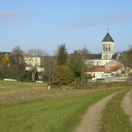 D'hotes Le Donjon Couette-café 3*