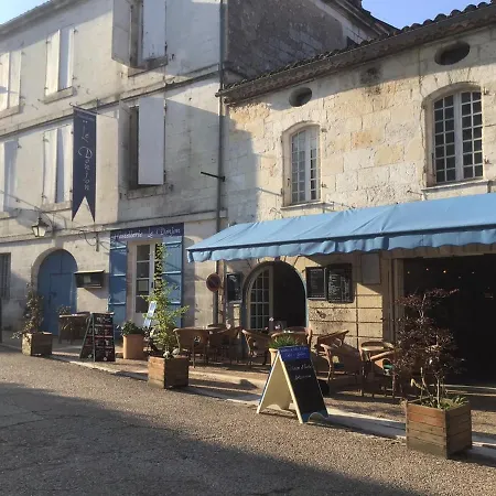 D'hotes Le Donjon Couette-café 3*