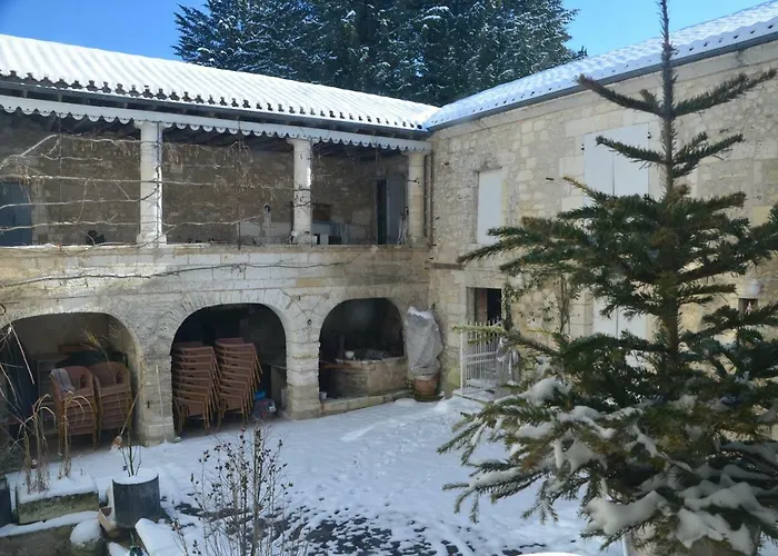 D'hotes Le Donjon Bed & Breakfast