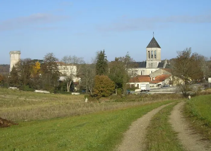 D'hotes Le Donjon Bed & Breakfast 3*