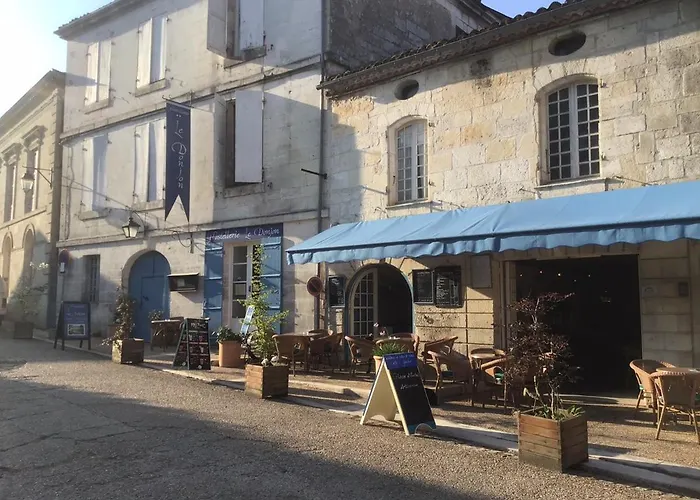 D'hotes Le Donjon Bed & Breakfast 3*