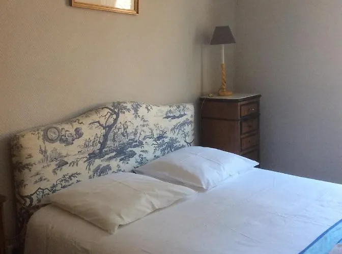 D'hotes Le Donjon Bed & Breakfast